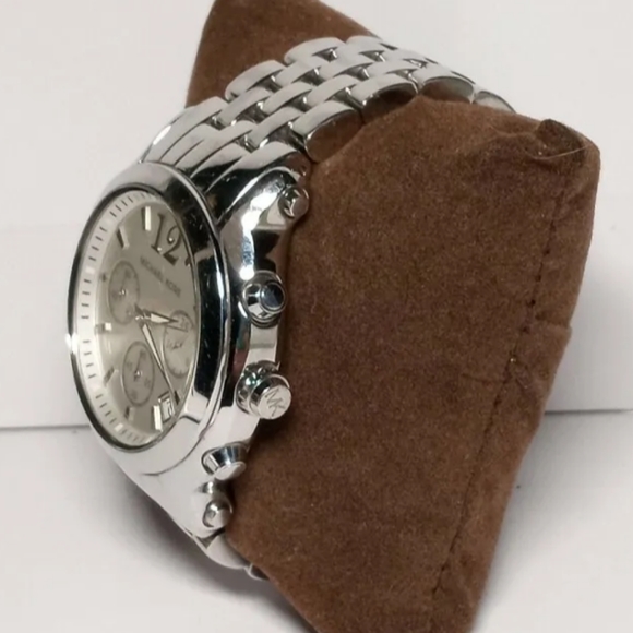 Michael Kors women's Silver Tone Chronograph w Date Oversized Quartz Watch. - Picture 5 of 9